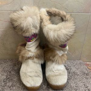 Cozy Fur-Trimmed Winter Boots